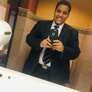 Meet your Posher, Yamil